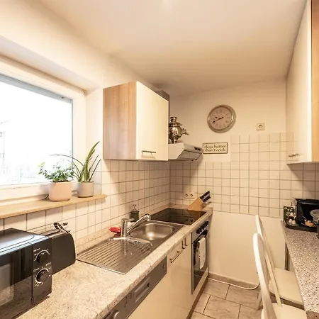 Apartamento 1 Min To The Outlet * Netflix * Nespresso * Kitchen *